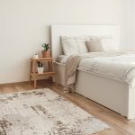 Lamele drewniane a akustyka: kiedy pomagają, kiedy szkodzą i jak je zamontować z efektem