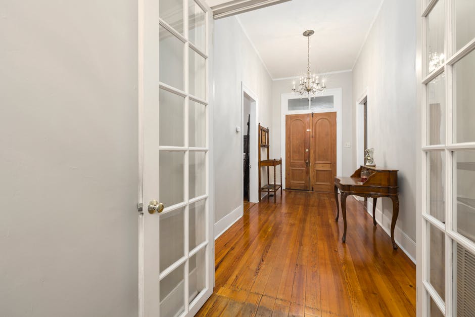 Podcięcie drzwi łazienkowych a akustyka: jak zachować wentylację i prywatność bez łamania przepisów