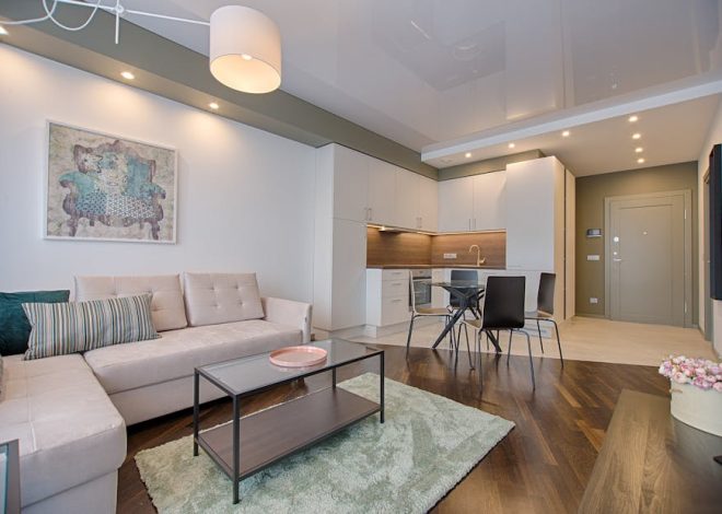 Cichy sufit podwieszany od spodu: jak ograniczyć hałas z góry krok po kroku